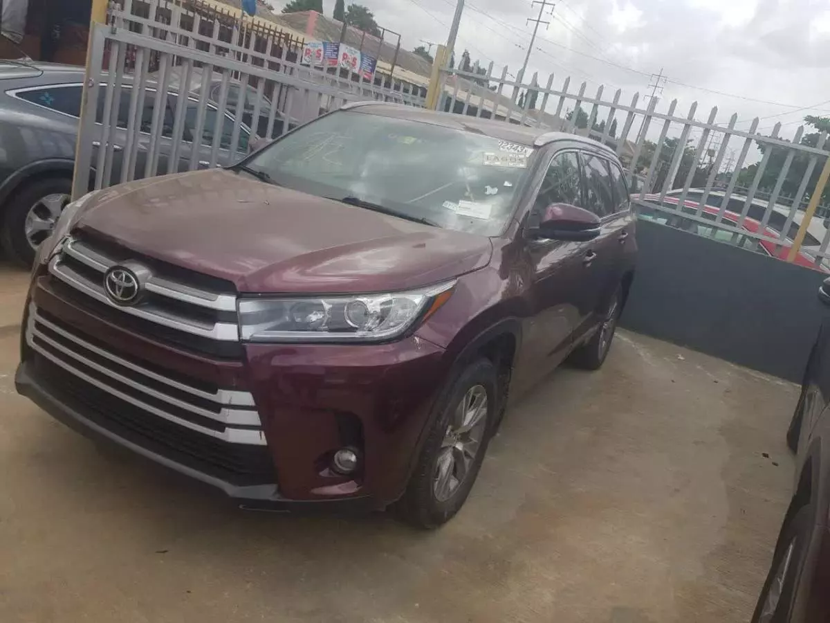 Toyota Highlander   - 2016