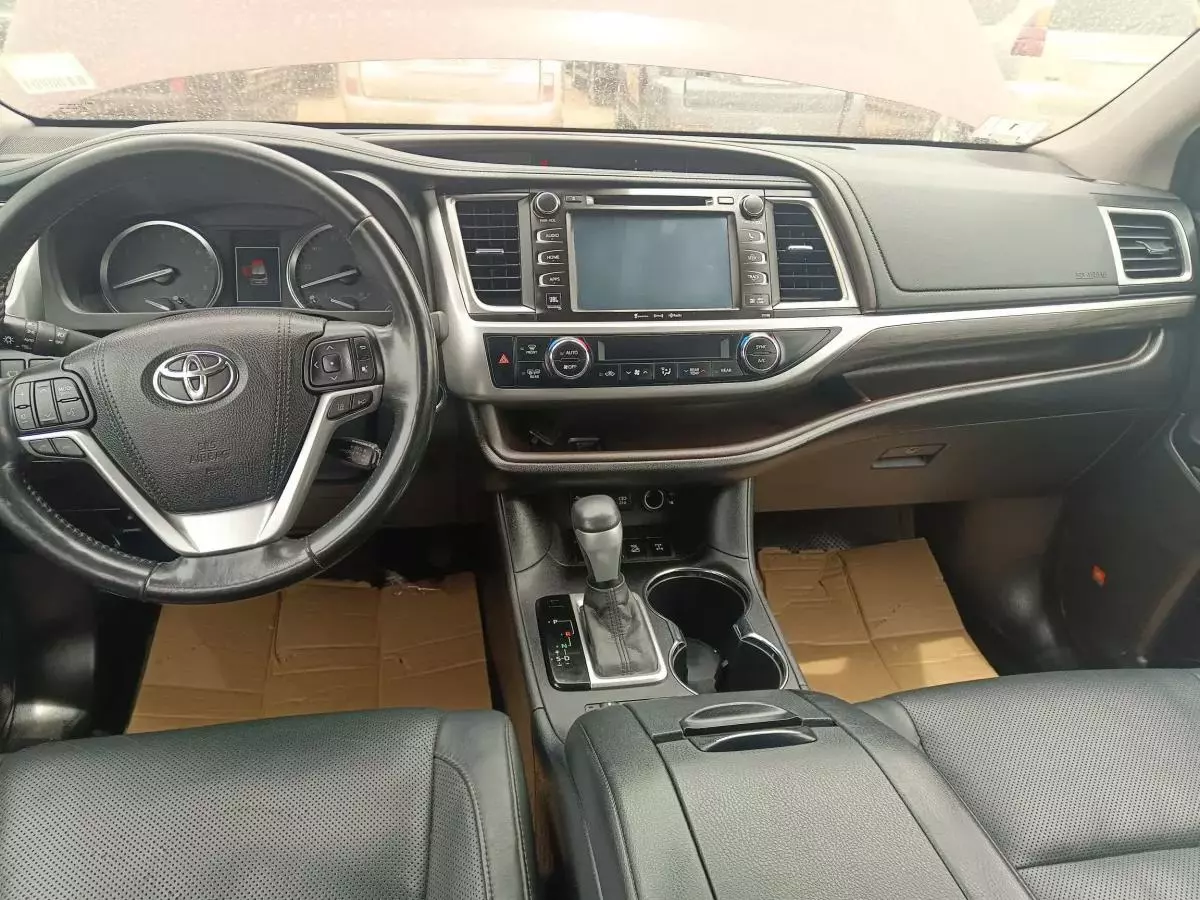 Toyota Highlander   - 2017