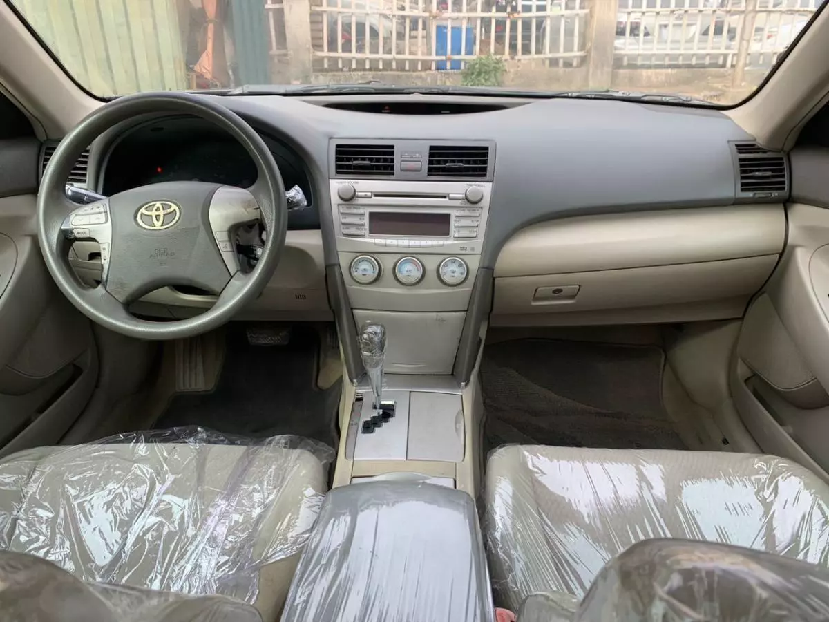 Toyota Camry   - 2010