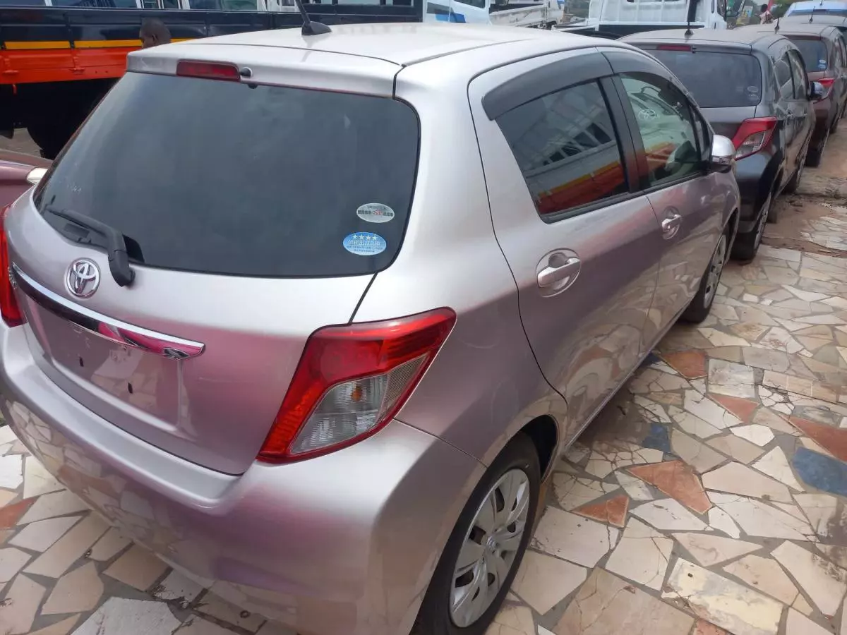 Toyota Vitz   - 2011