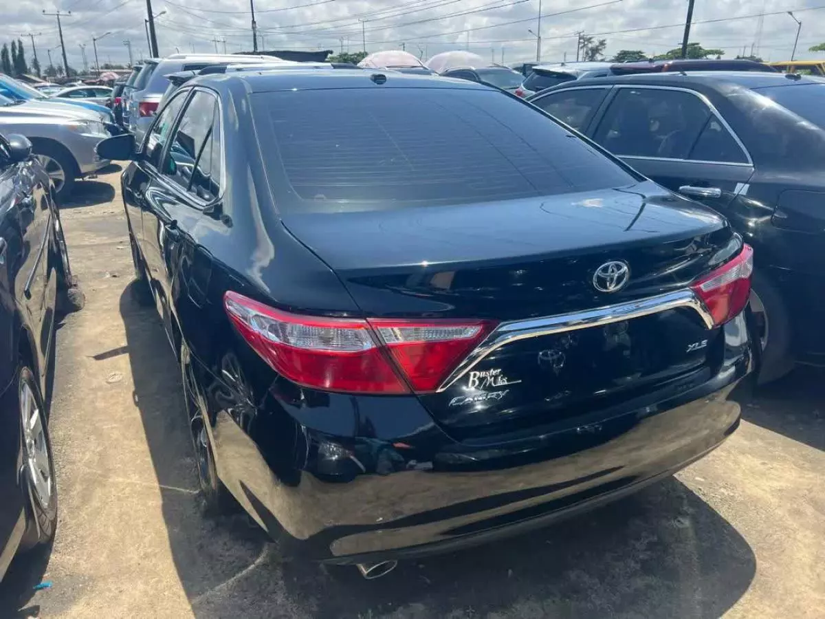 Toyota Camry   - 2015