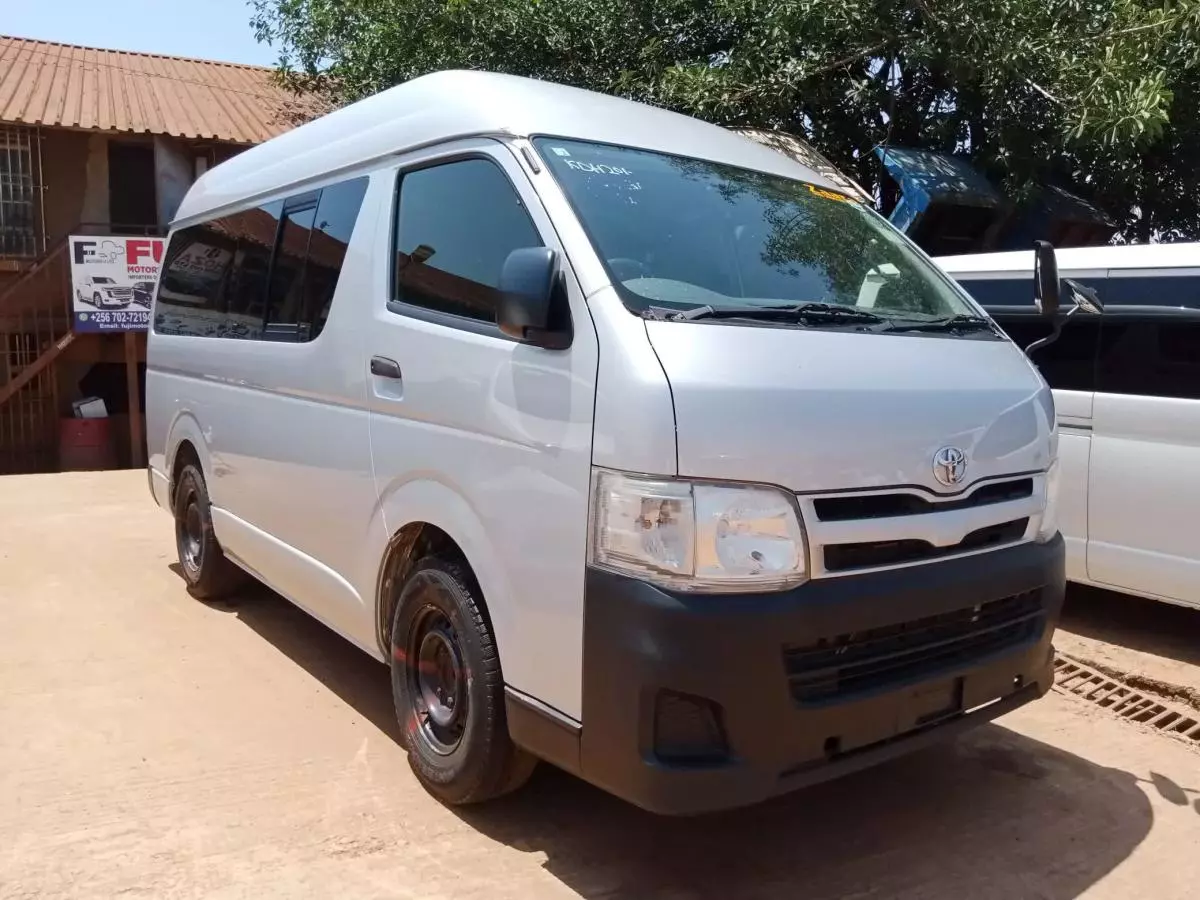 Toyota Hiace   - 2013