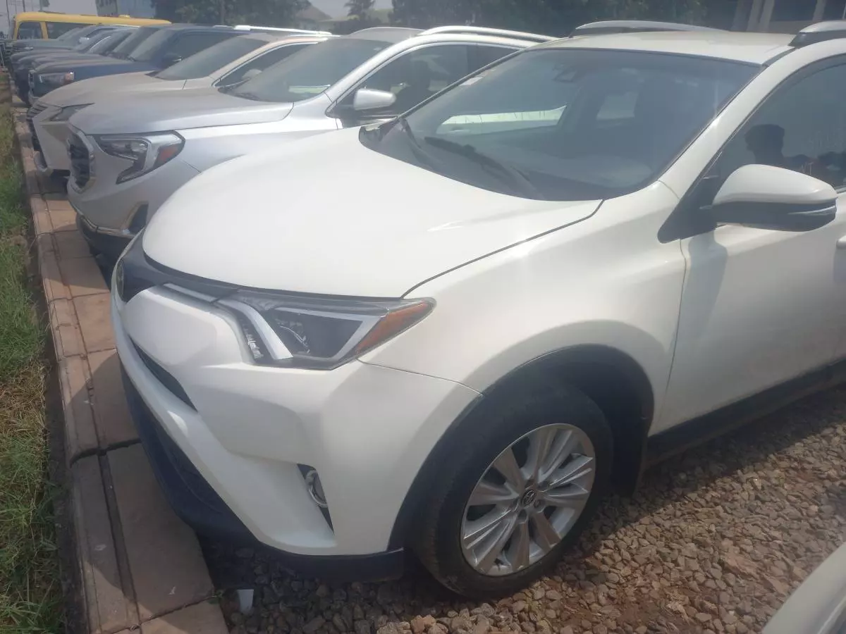 Toyota RAV 4   - 2018