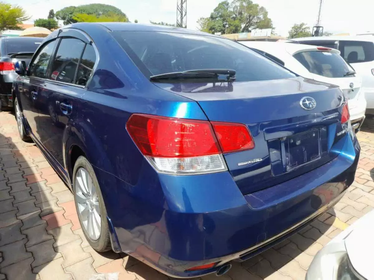 Subaru Legacy   - 2009