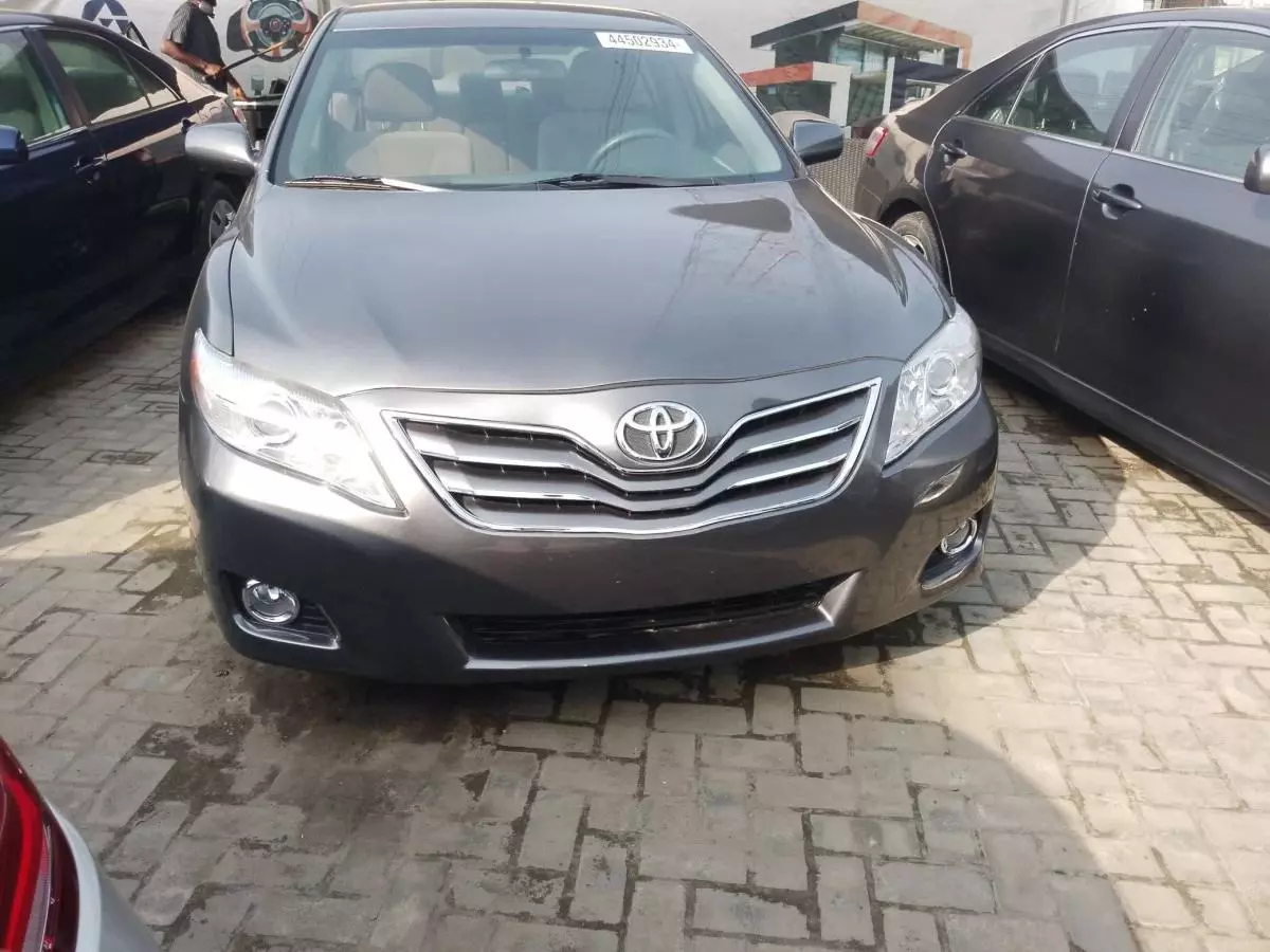 Toyota Camry   - 2012