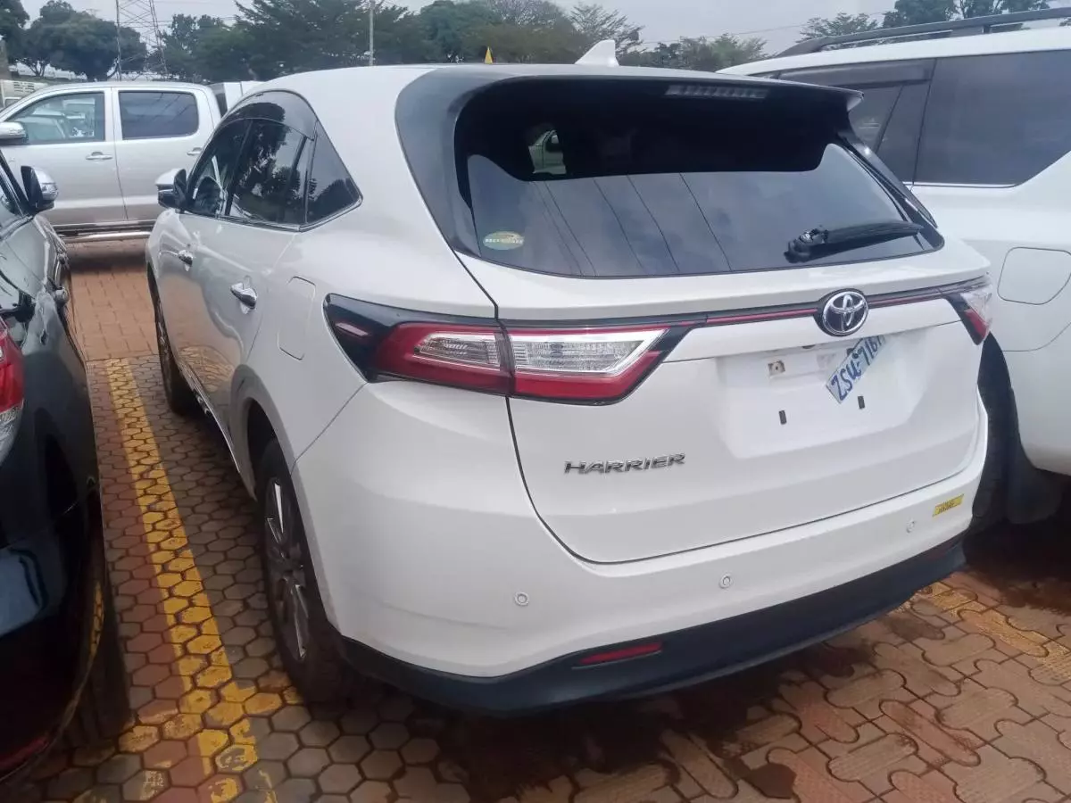 Toyota Harrier   - 2016