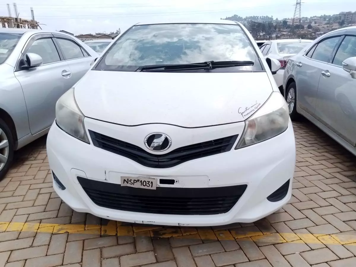 Toyota Vitz   - 2011