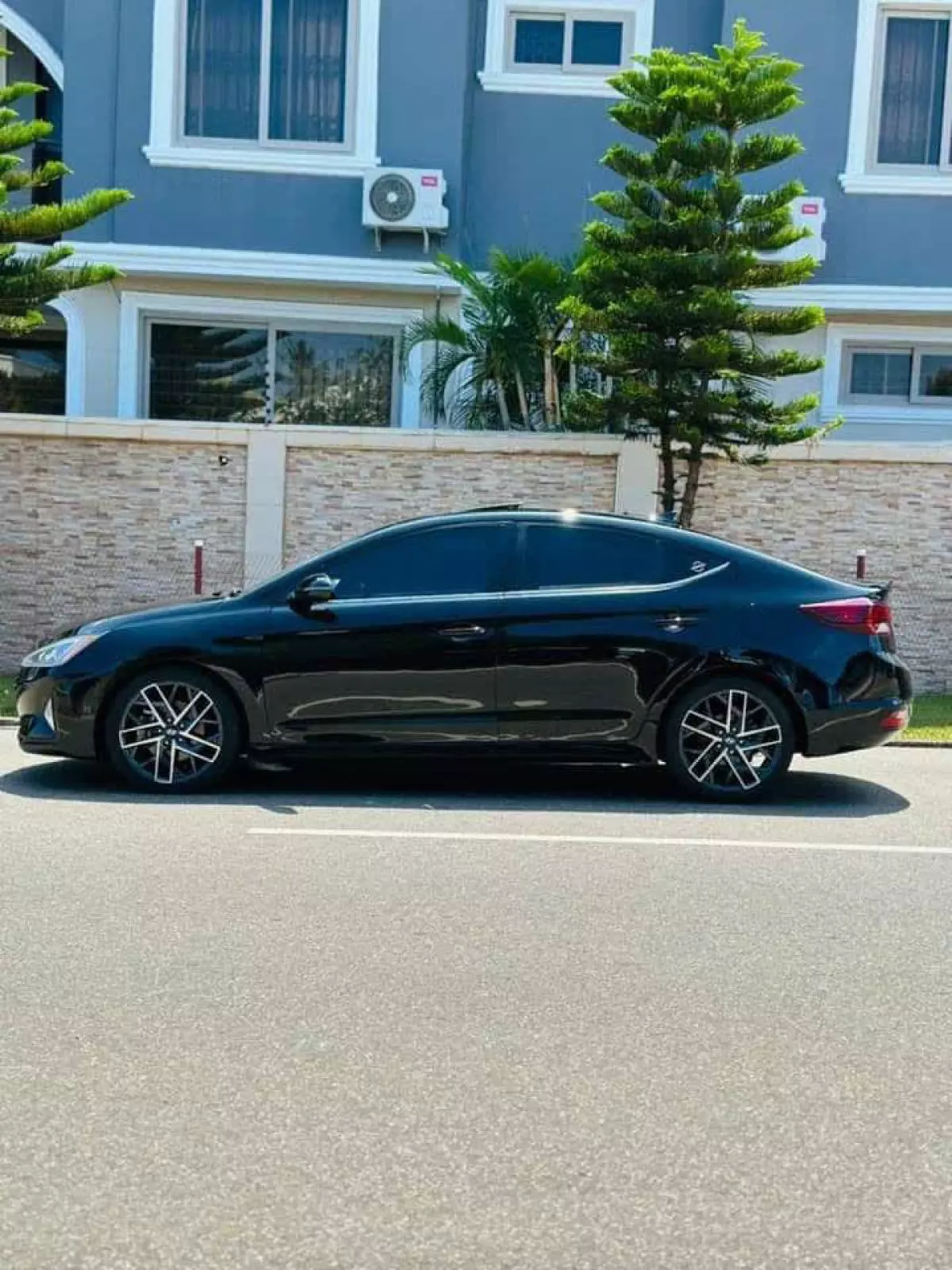 Hyundai Elantra   - 2019