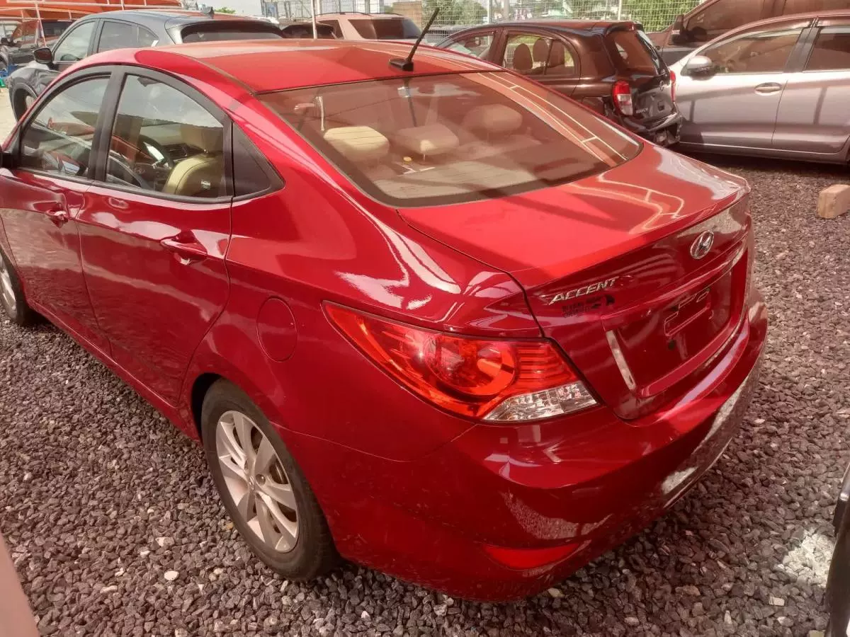 Hyundai Accent   - 2013