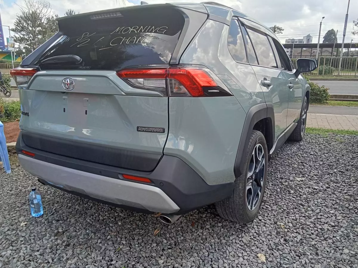 Toyota RAV 4   - 2019