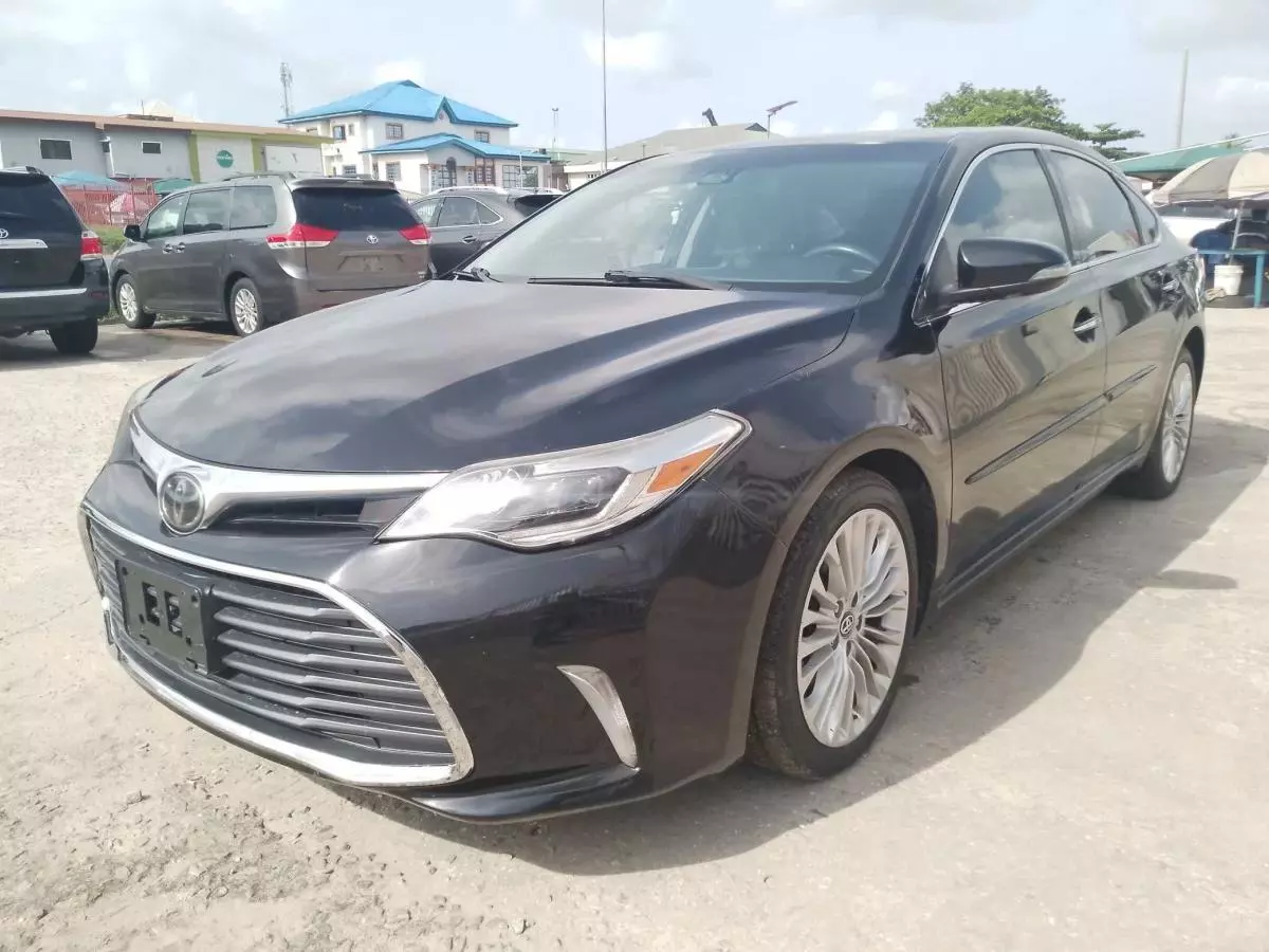 Toyota Avalon   - 2018