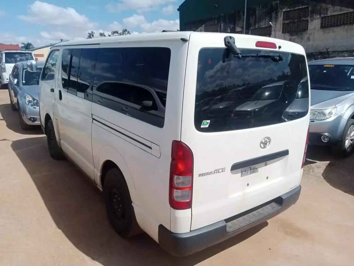 Toyota Hiace   - 2013