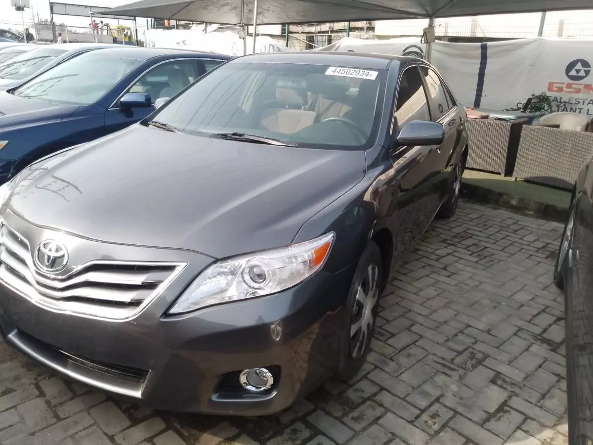 Toyota Camry   - 2012