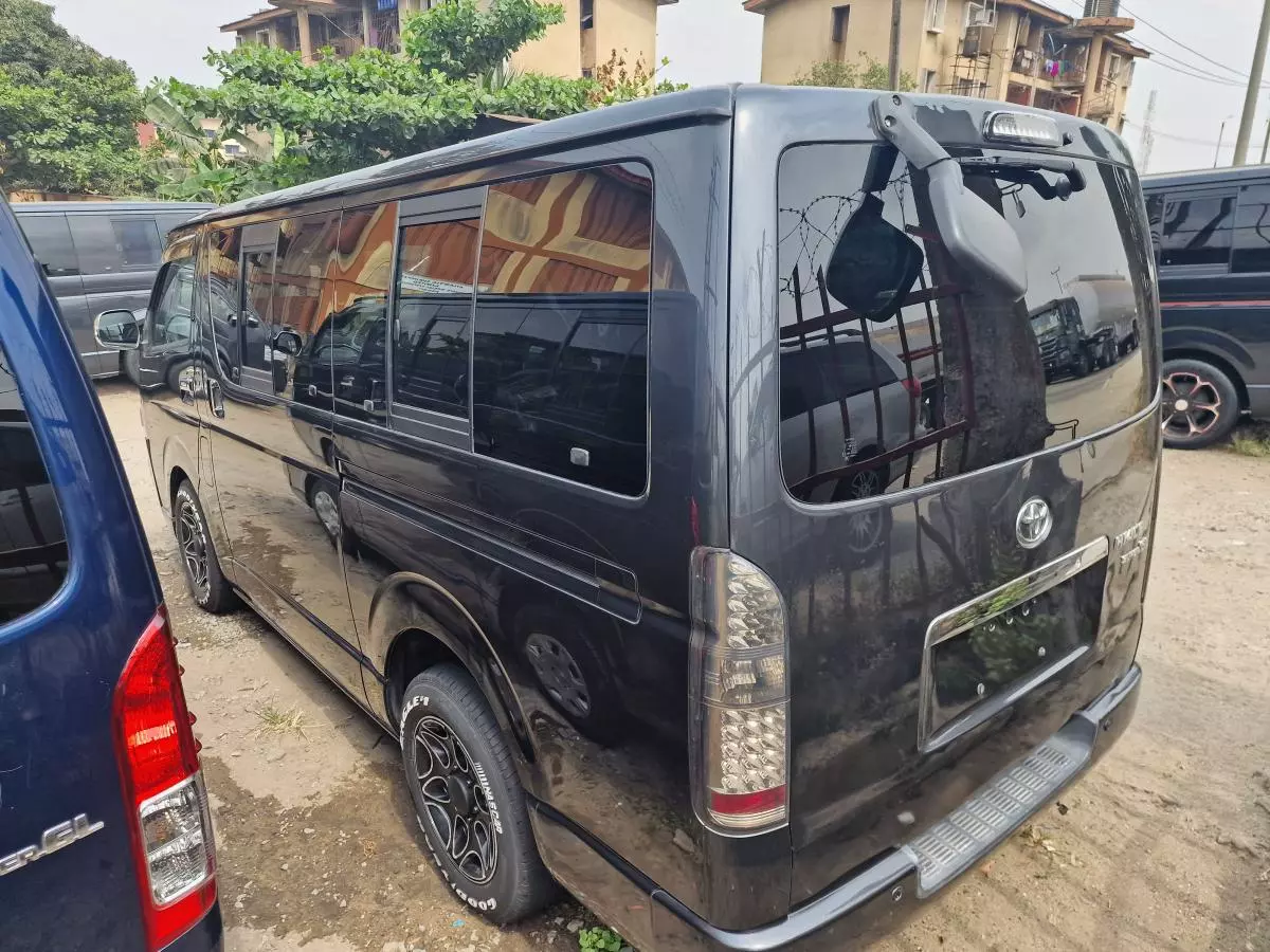 Toyota Hiace   - 2007