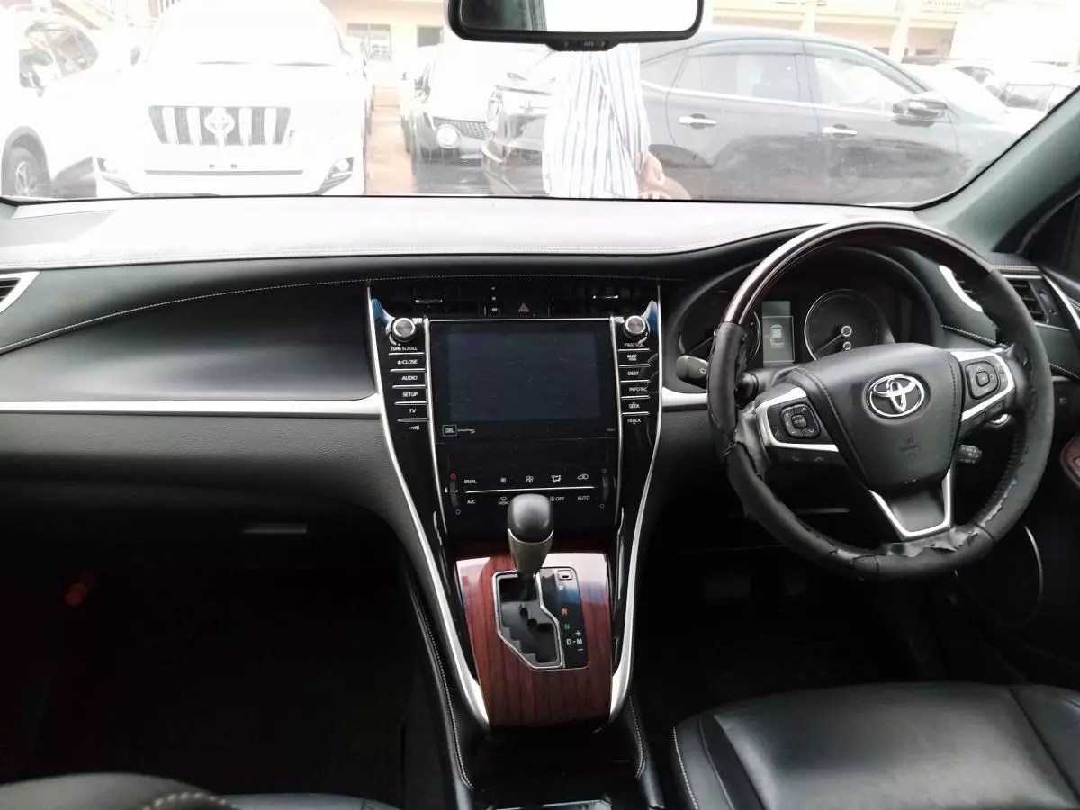 Toyota Harrier   - 2015