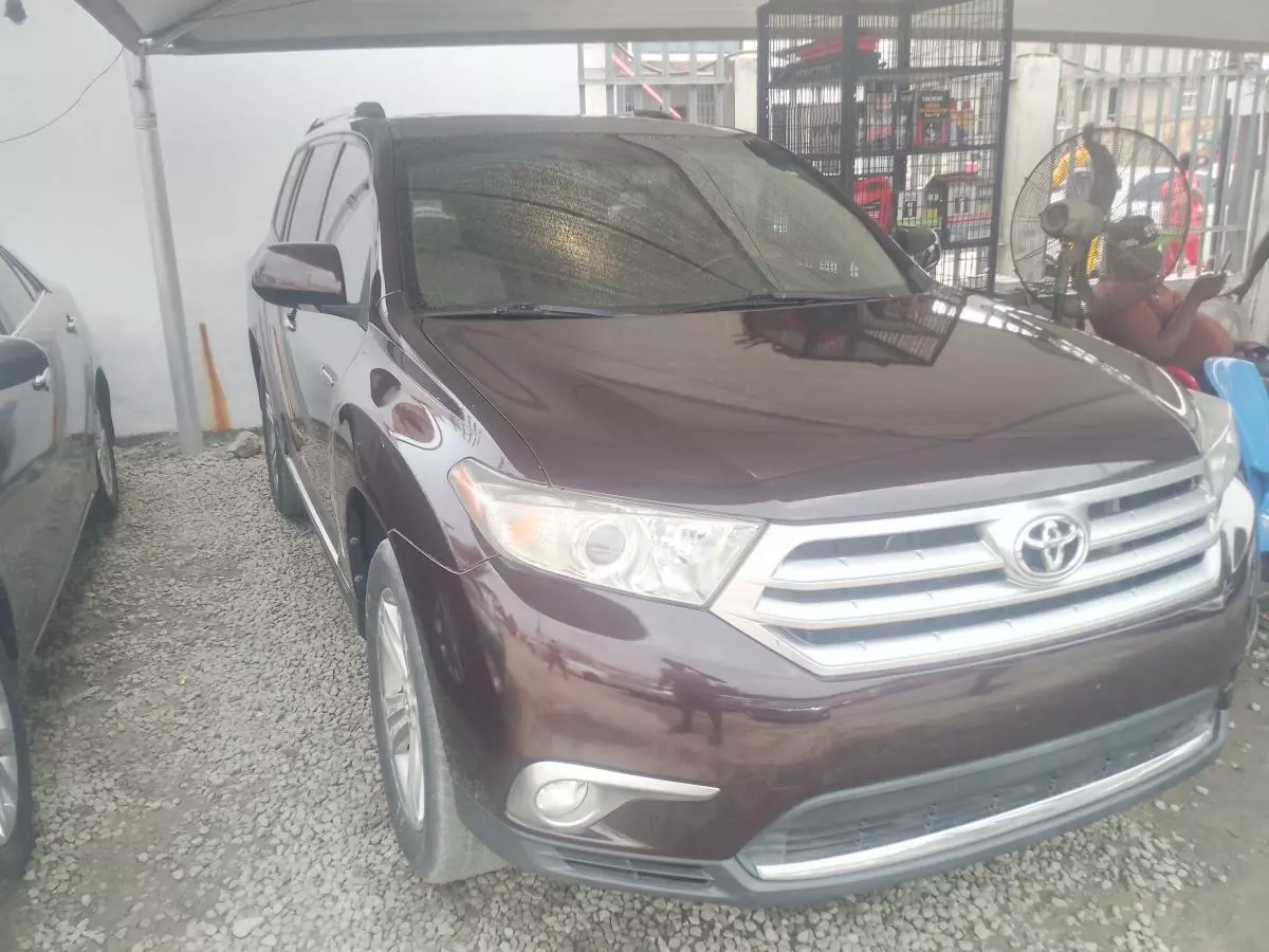 Toyota Highlander   - 2012