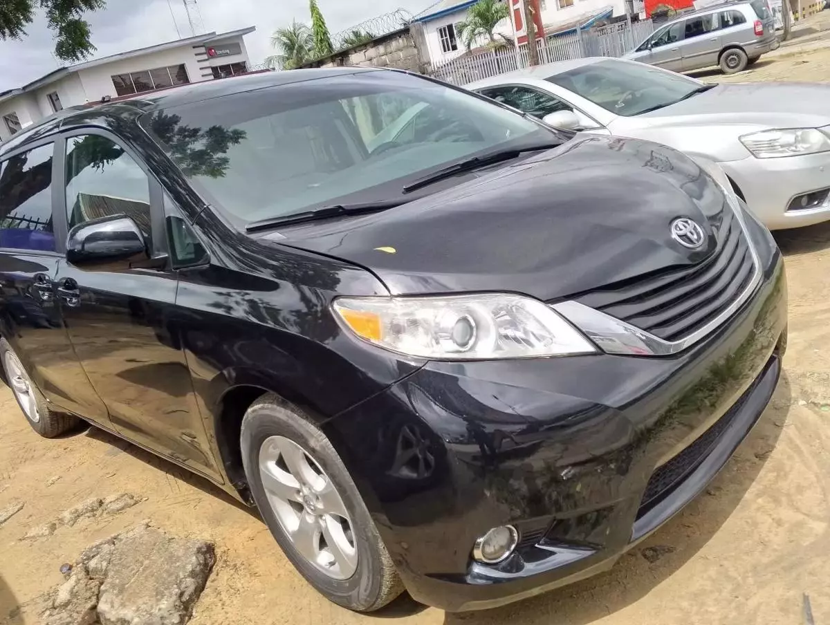 Toyota Sienna   - 2015