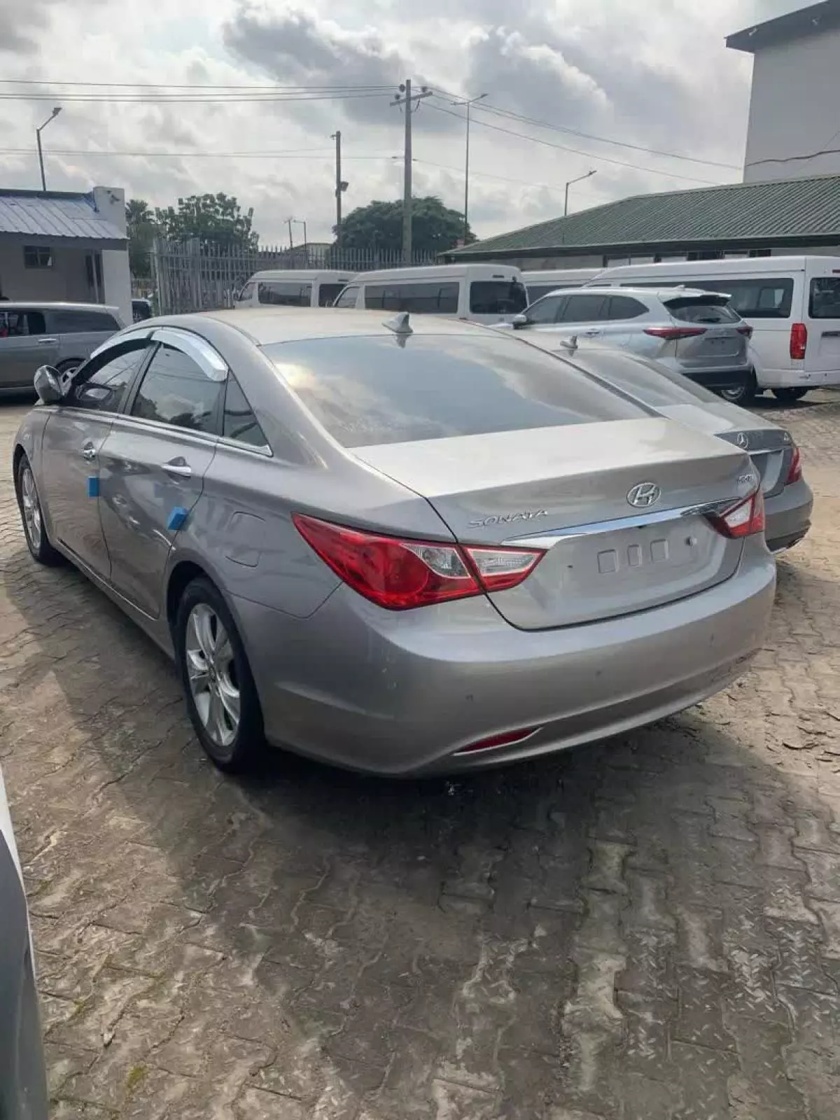 Hyundai Sonata   - 2010