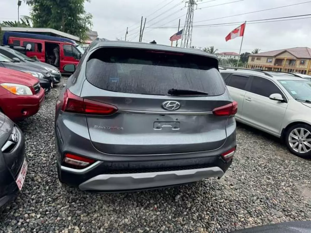 Hyundai Santa Fe   - 2020