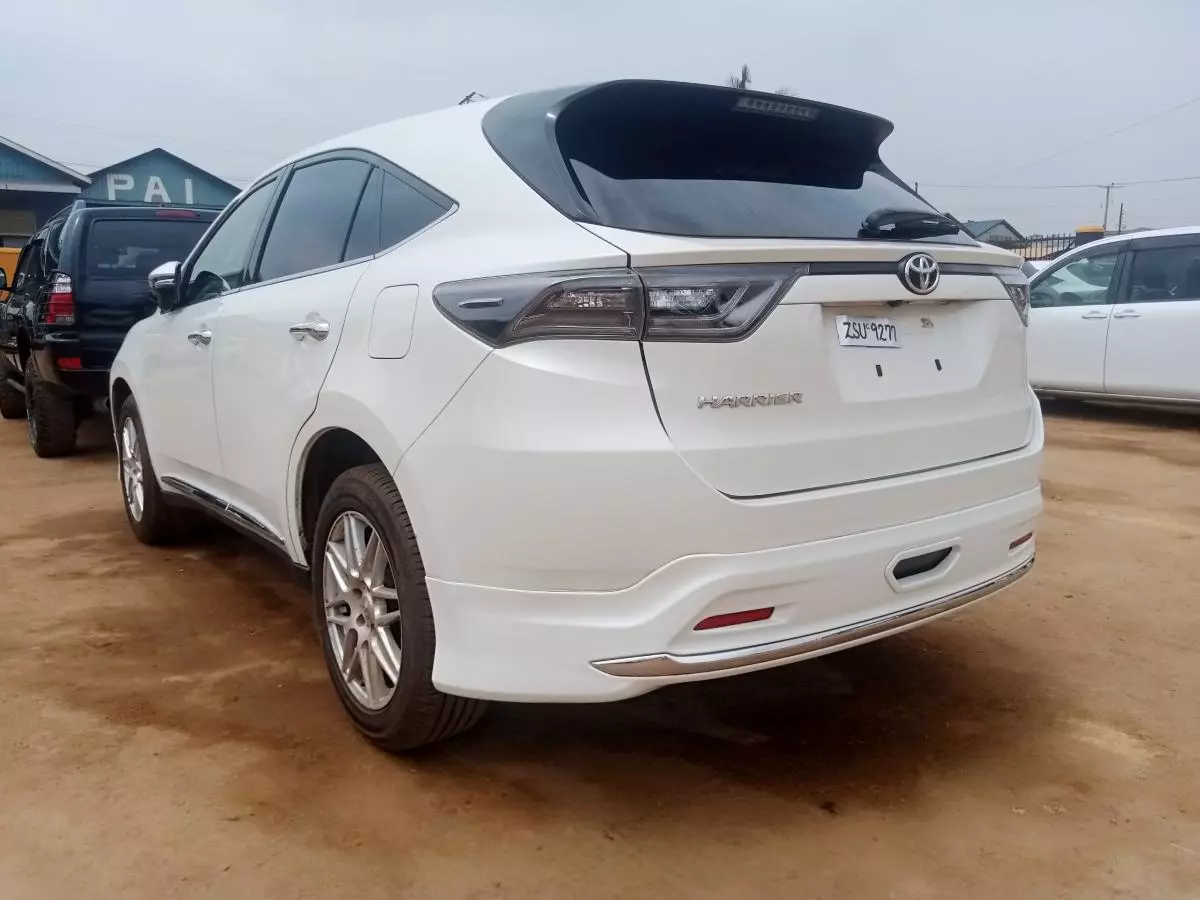 Toyota Harrier   - 2015