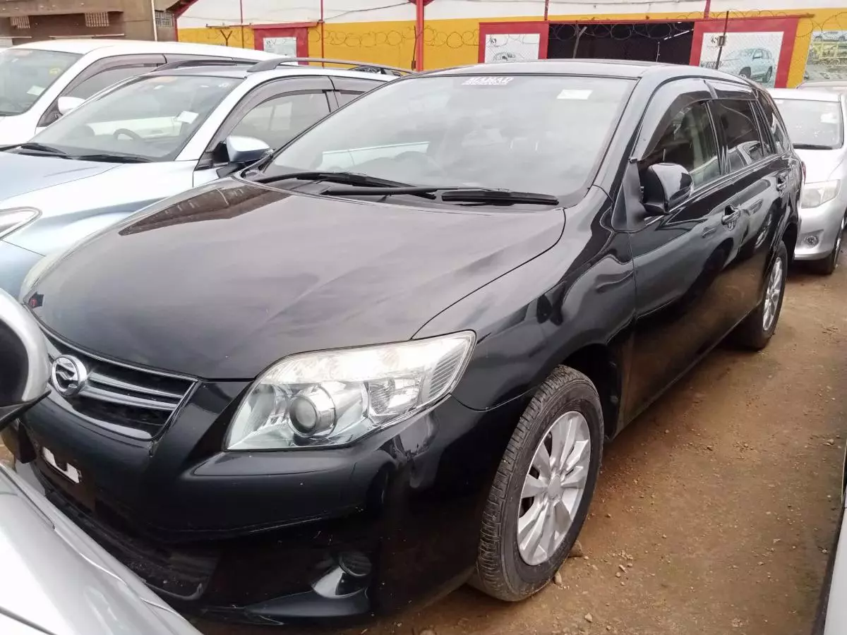 Toyota Fielder    - 2011