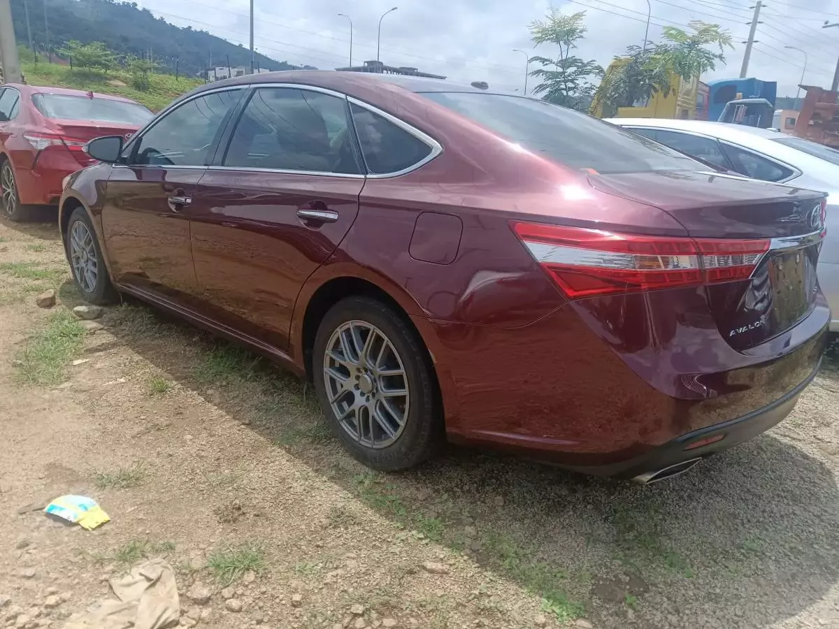 Toyota Avalon   - 2013