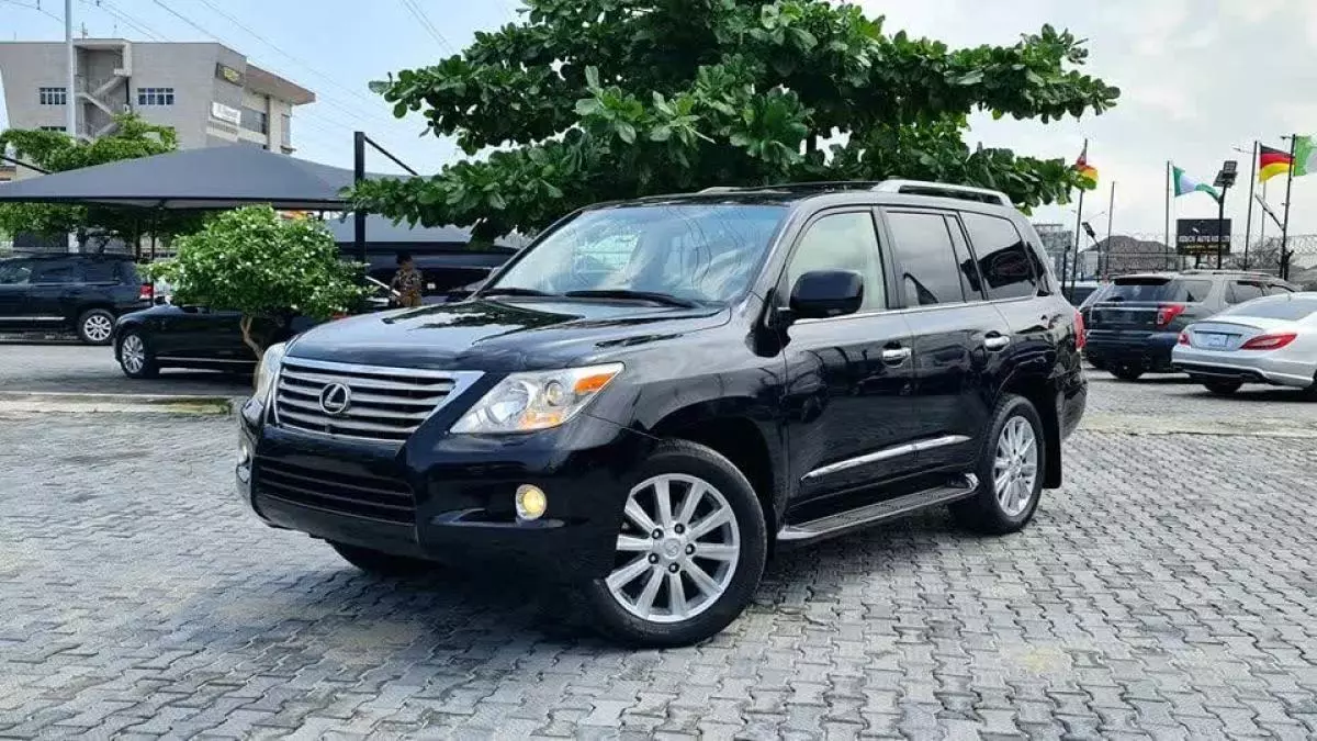 Lexus LX 570   - 2011