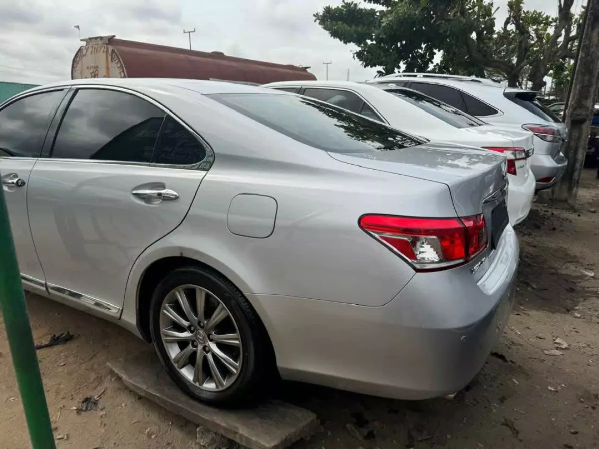 Lexus ES 350   - 2012