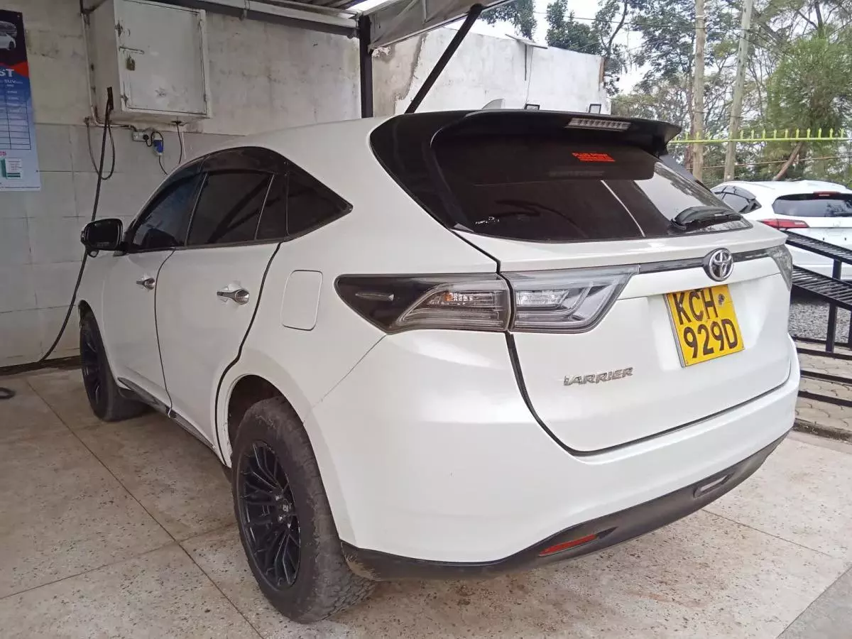 Toyota Harrier   - 2014