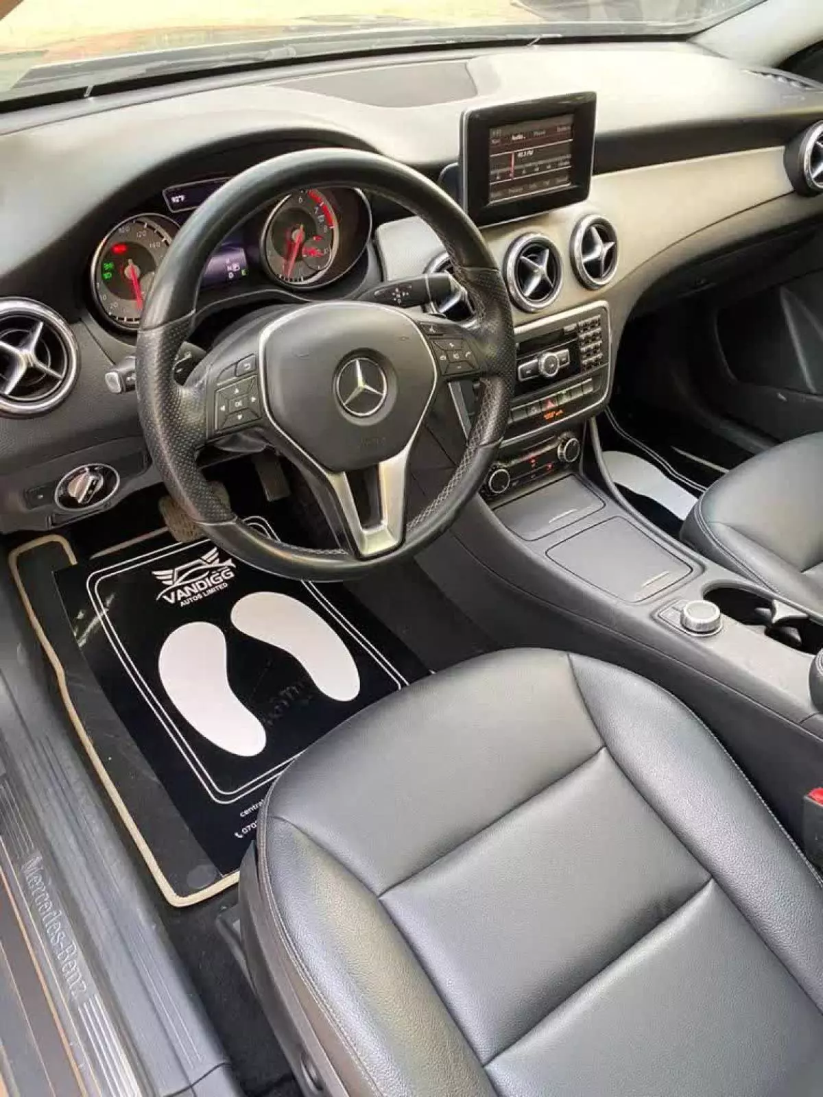 Mercedes-Benz GLA 250 - 2015
