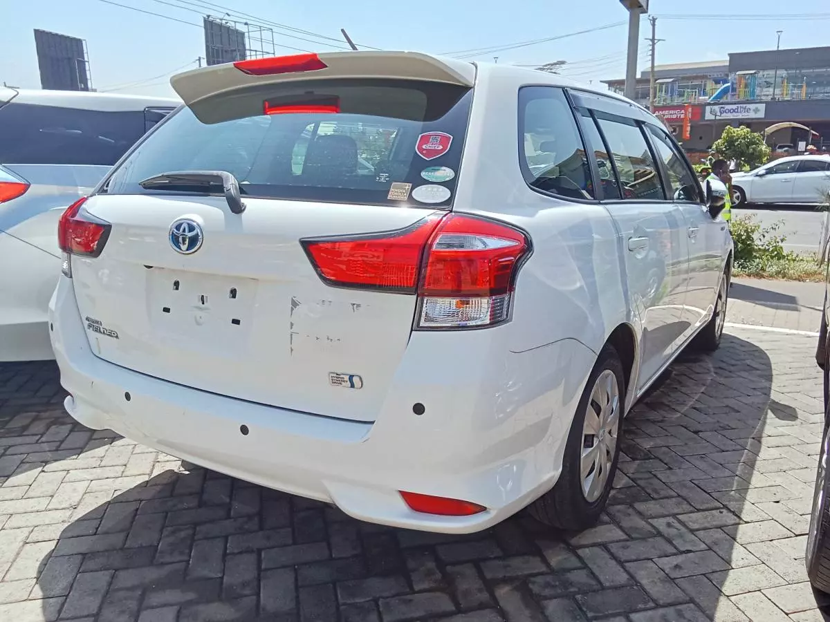 Toyota Fielder hybrid    - 2017