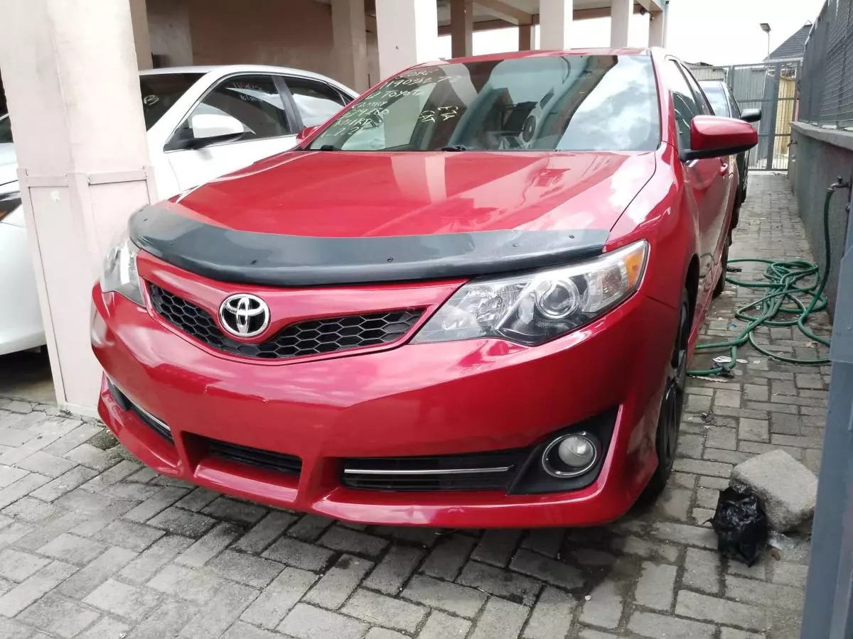 Toyota Camry   - 2012