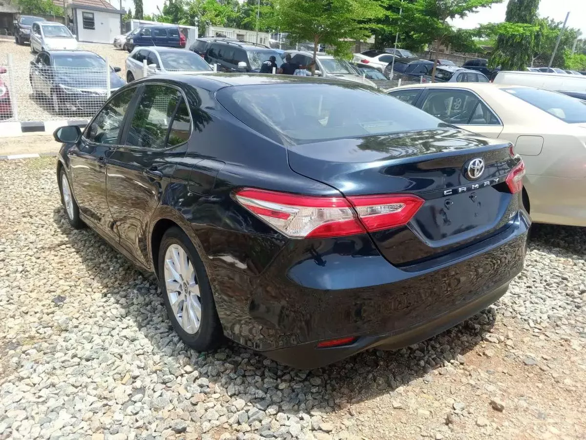 Toyota Camry   - 2018