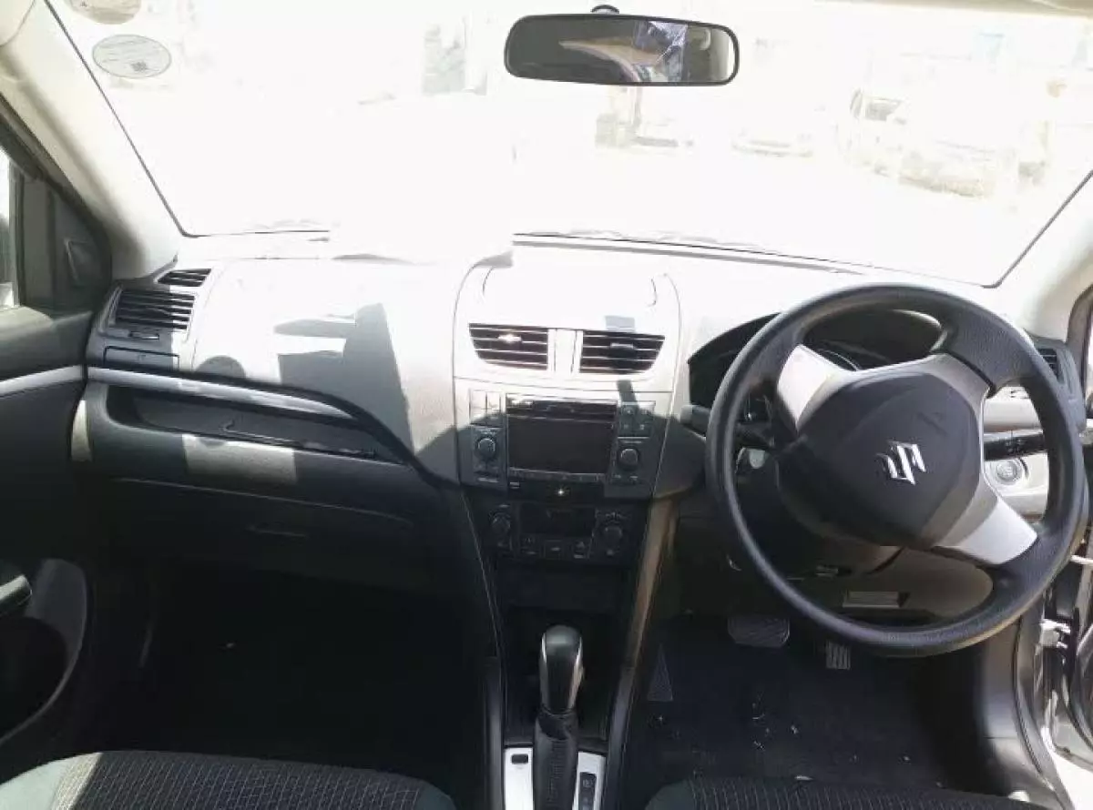 SUZUKI Swift GLX - 2016