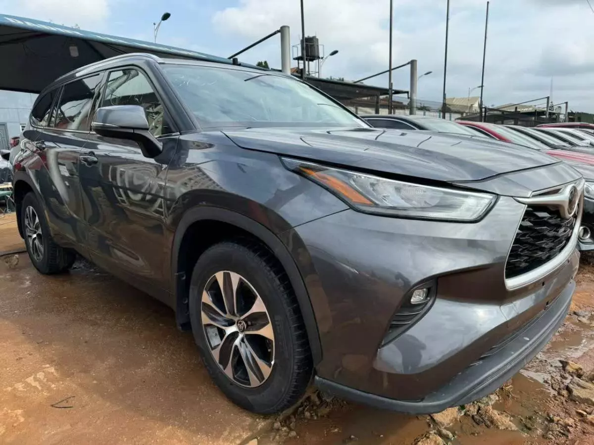 Toyota Highlander   - 2020