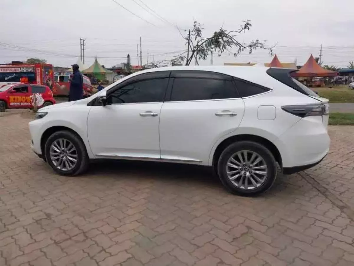 Toyota Harrier   - 2013