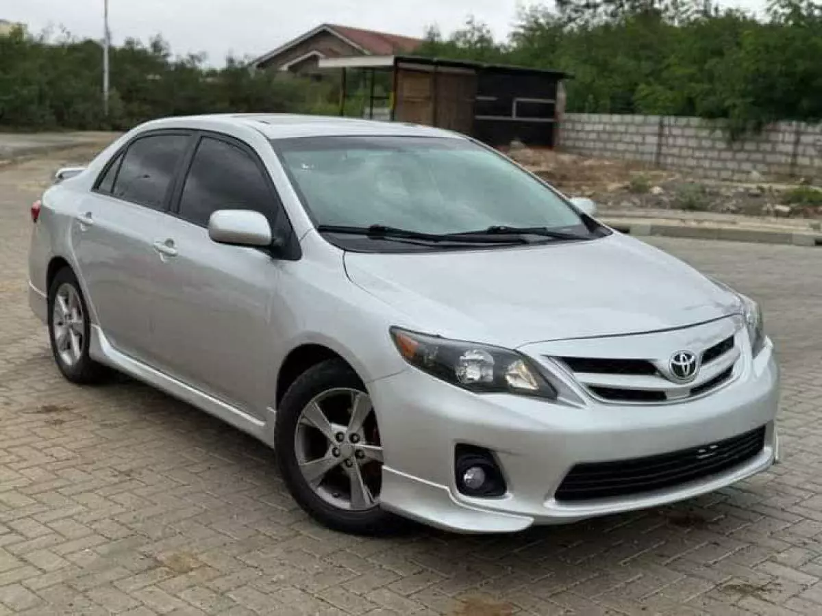 Toyota Corolla   - 2013