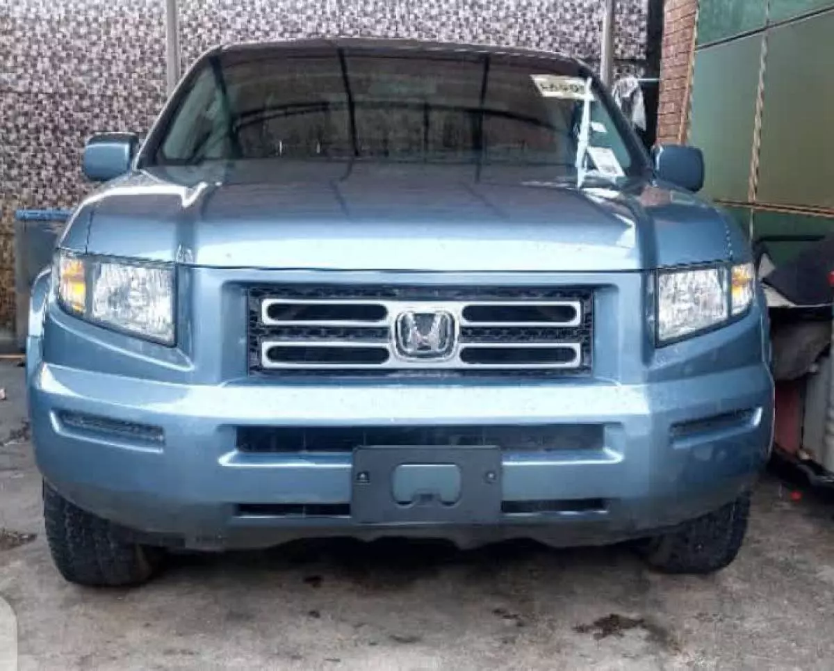 Honda Ridgeline   - 2006