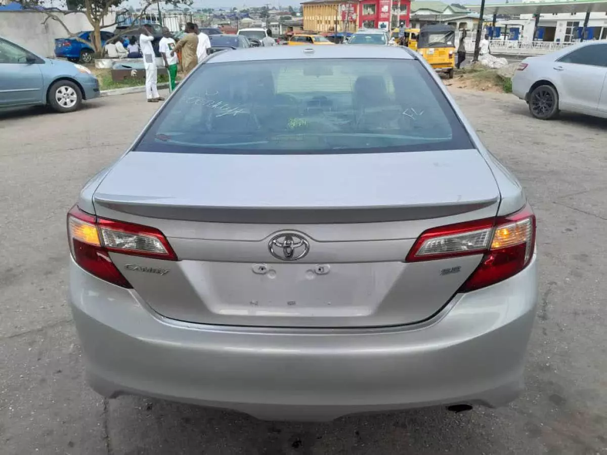 Toyota Camry   - 2012