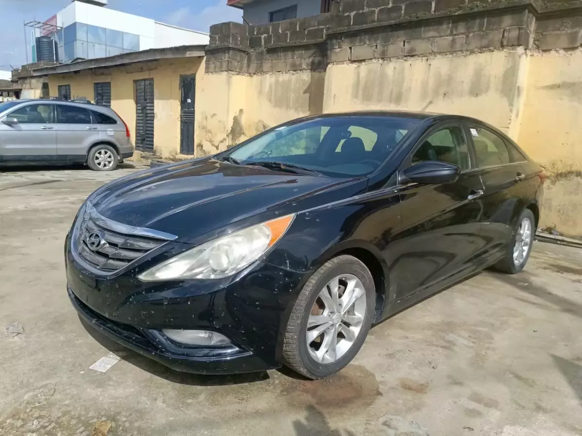 Hyundai Sonata   - 2011