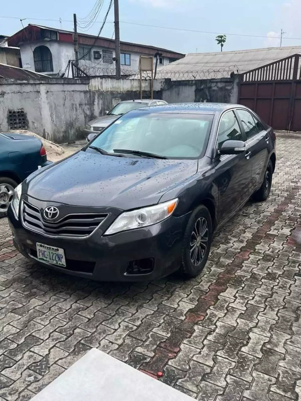 Toyota Camry   - 2011