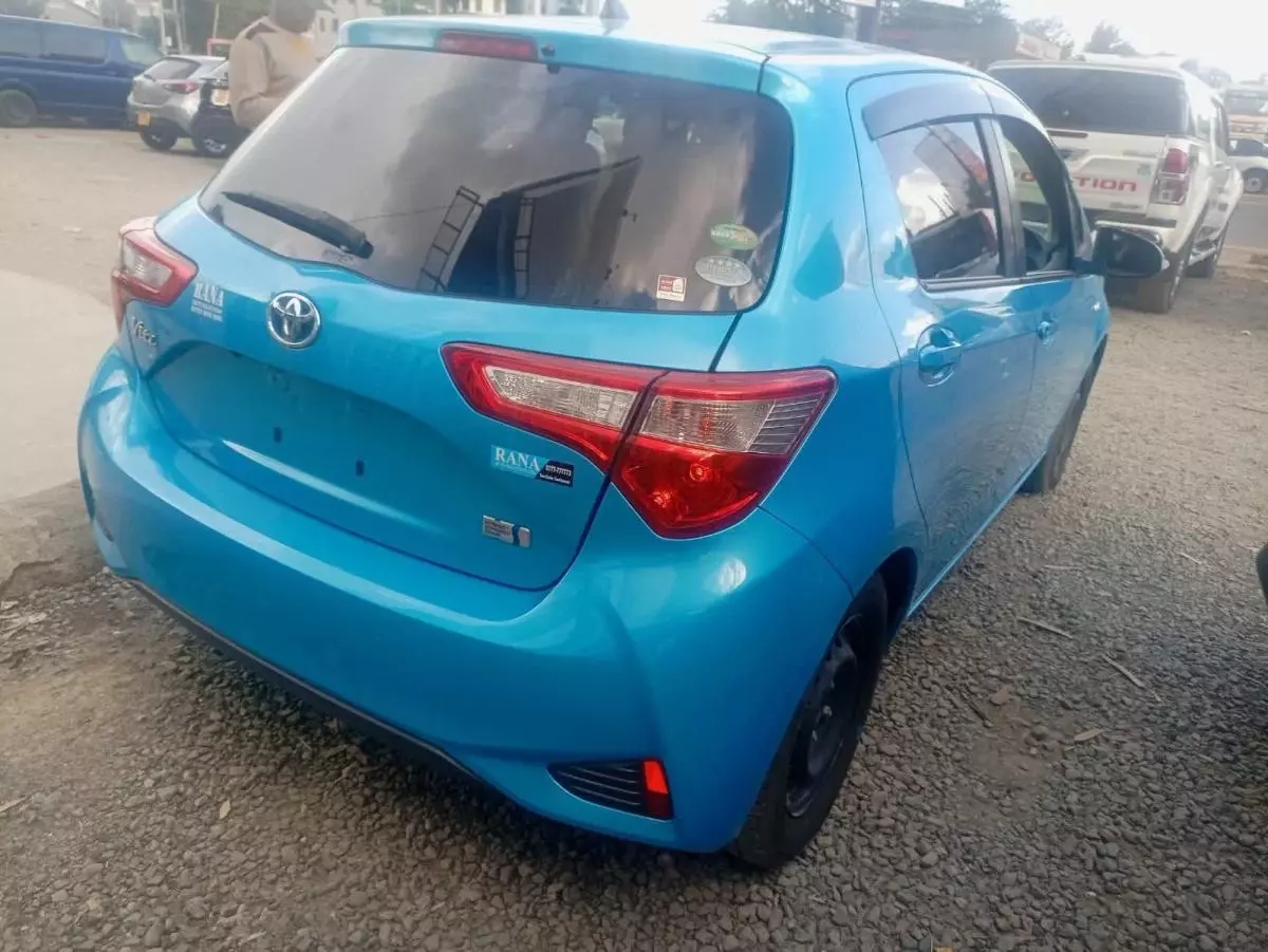 Toyota Vitz   - 2017