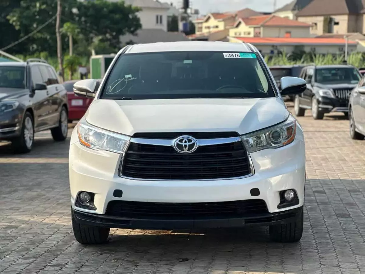 Toyota Highlander   - 2016