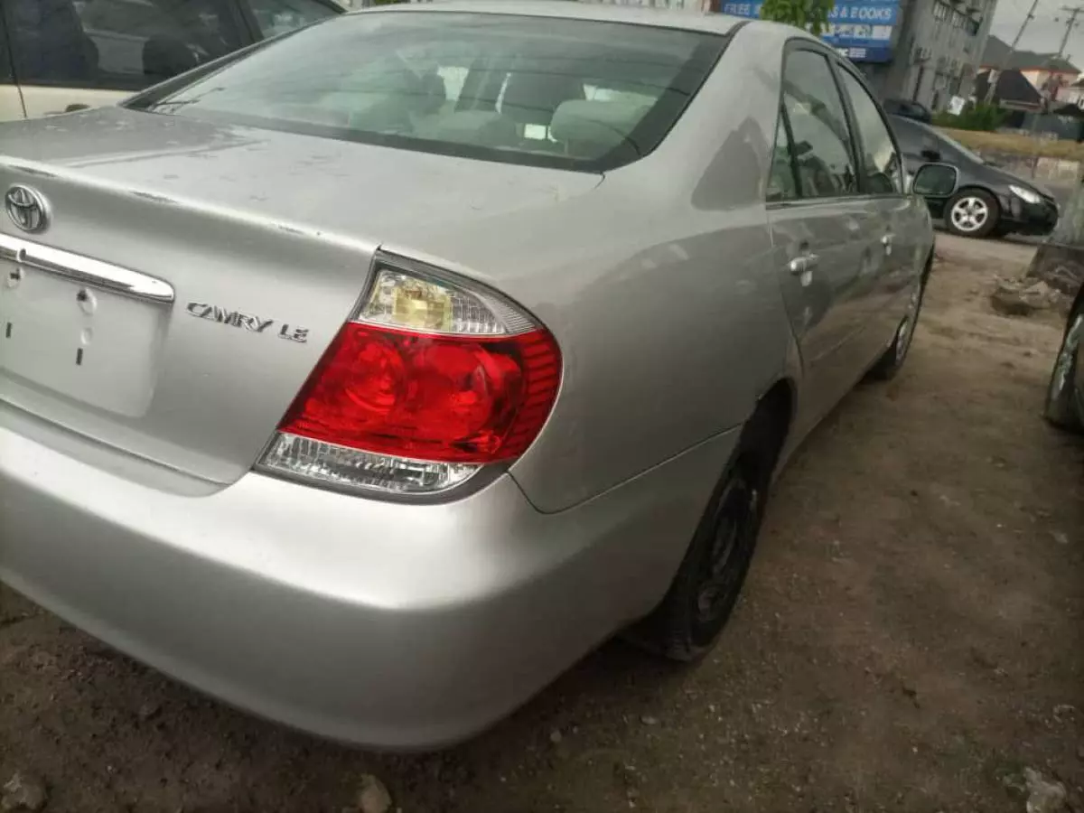 Toyota Camry - 2005
