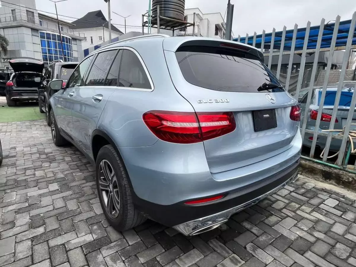 Mercedes-Benz GLC 300   - 2016