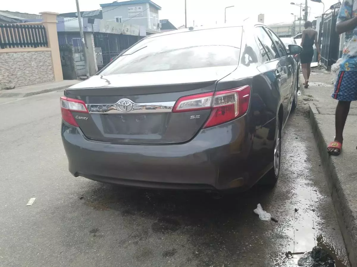 Toyota Camry   - 2012