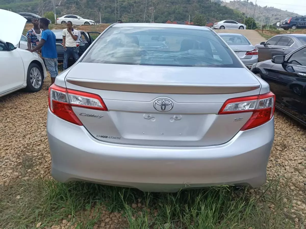 Toyota Camry   - 2012