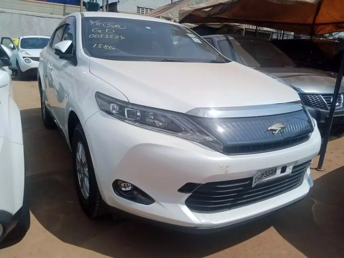 Toyota Harrier   - 2016