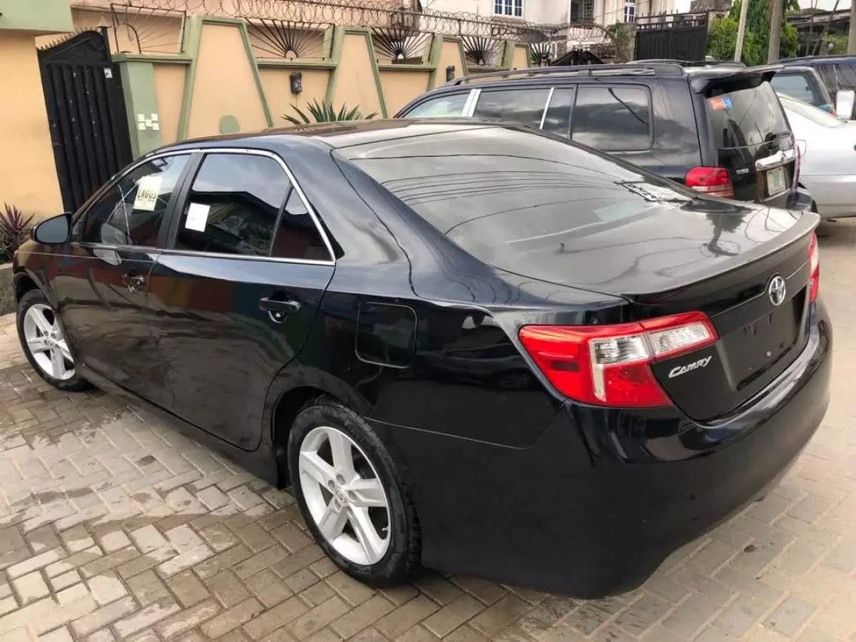 Toyota Camry   - 2012