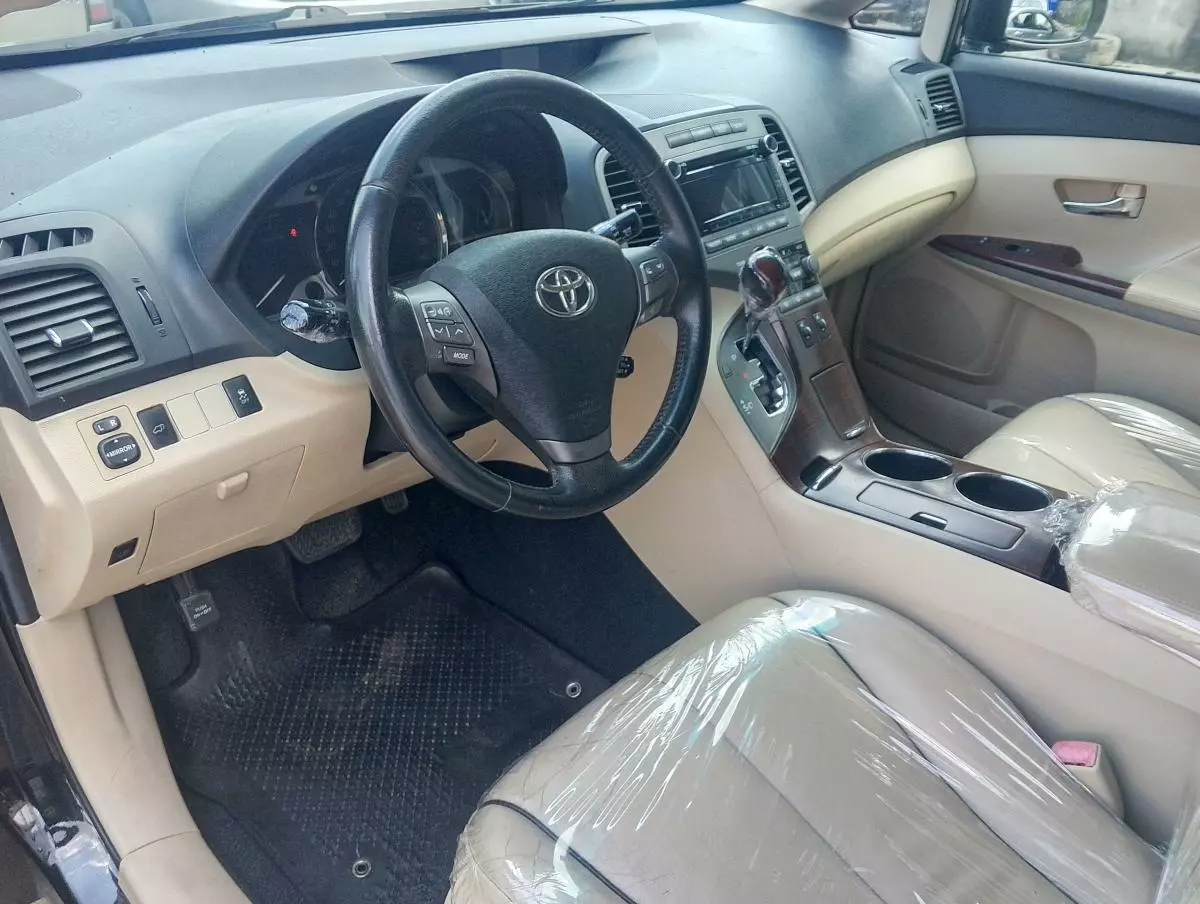 Toyota Venza   - 2012